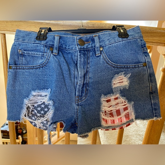 Forever 21 USA Flag Pocket Denim Distressed Shorts - Picture 2 of 10